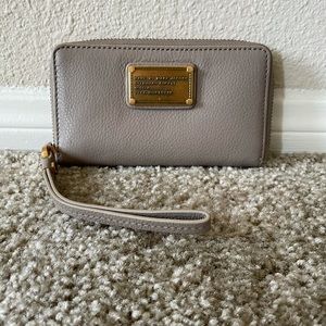 Zip around wallet/wristlet